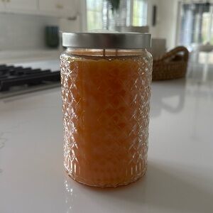 Gold canyon Fresh orange 26 oz candle. New and double wick and powerful scent!